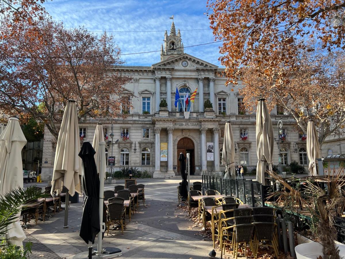 شقة La Cachette De L'Horloge - Ac Clim - Wifi - 100M Palais Des Papes أفينيون المظهر الخارجي الصورة